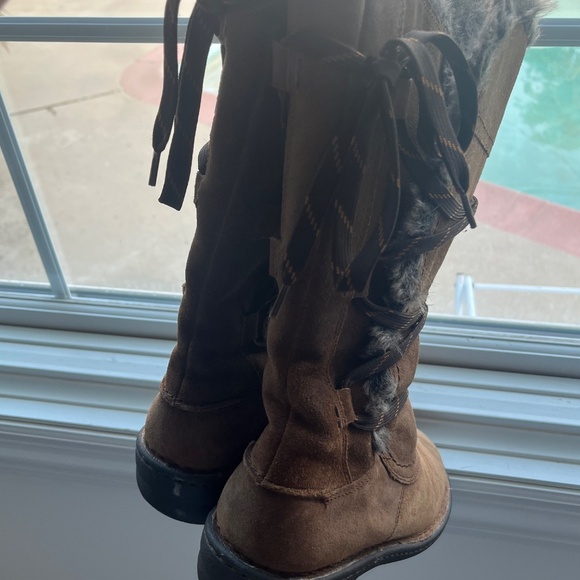 Clark’s booths - Picture 2 of 4